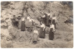 Käthe Leichter beim Bergsteigen. Foto: Archiv Franz Leichter